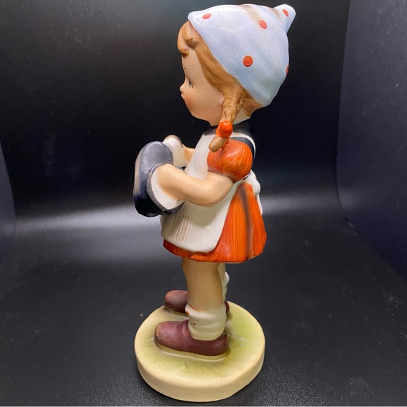 Vintage Rare Little Girl Shoe Polishing Collectible Figurine - Picture 7 of 8